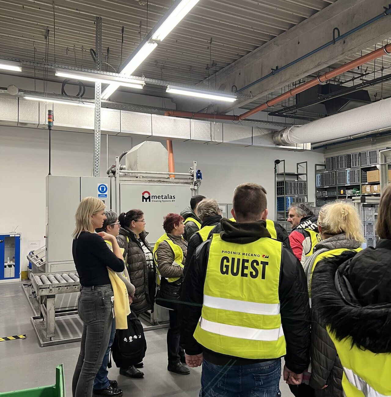 A Phoenix Mecano nyílt napot szervezett az álláskeresőknek kecskeméten, hogy a munkakeresők megismerhessék a gyártási folyamatokat és a munkakörnyezetet.