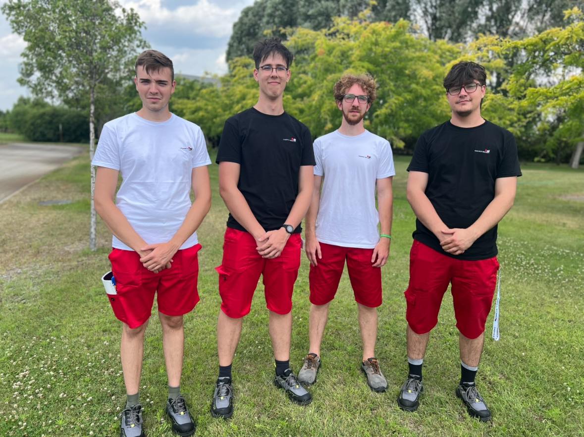 Örömmel látjuk vendégül a Phoenix Mecanonál a Sapientia EMTE mechatronika szakos hallgatóit, akik nálunk szerzik meg első ipari tapasztalataikat.